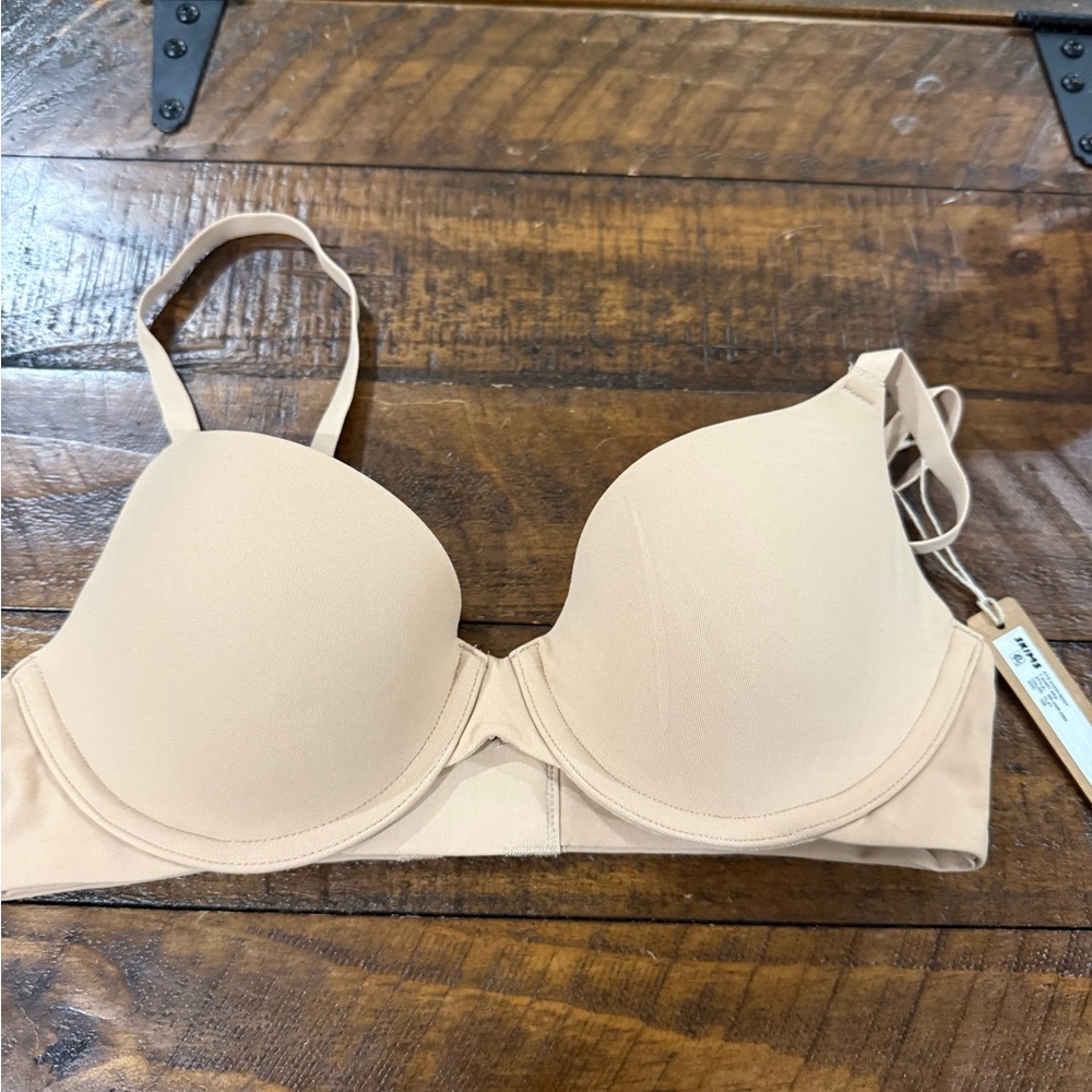 NWT SKIMS Fits Everybody Tshirt Bra Clay Nude Color 32B